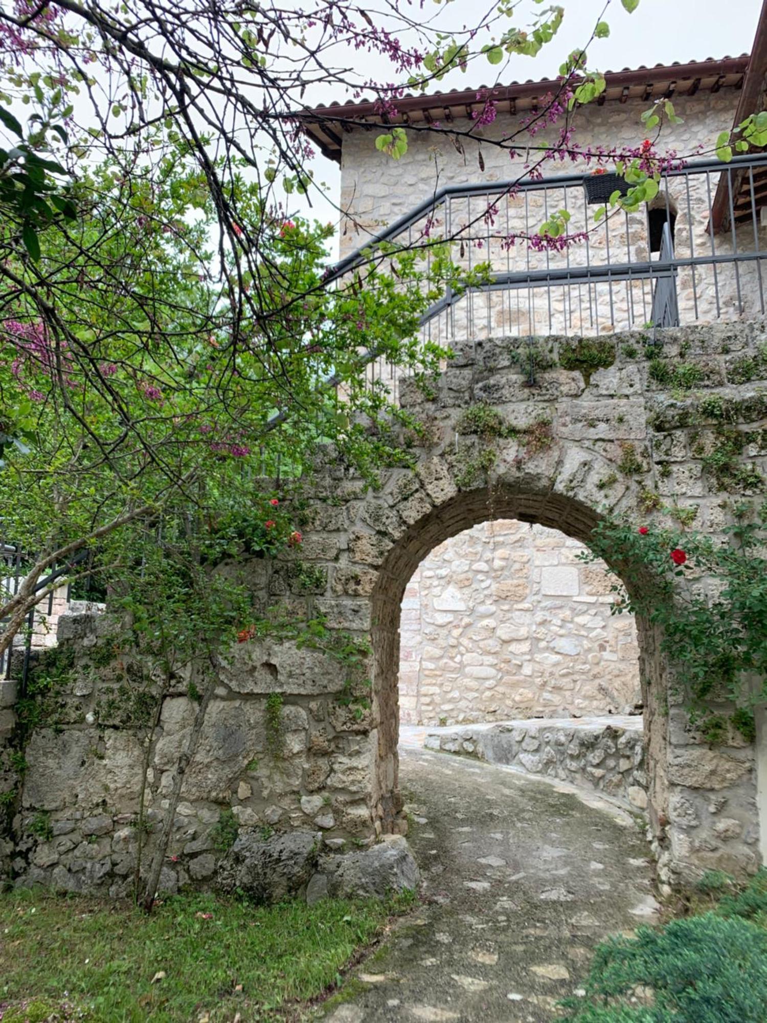 فندق Abbazia Ss. Quirico E Giulitta Micigliano المظهر الخارجي الصورة